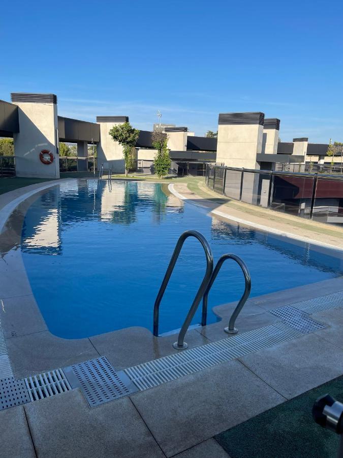 Tecnocordoba Aparcamiento Privado Gratuito Y Piscinaアパートメント エクステリア 写真